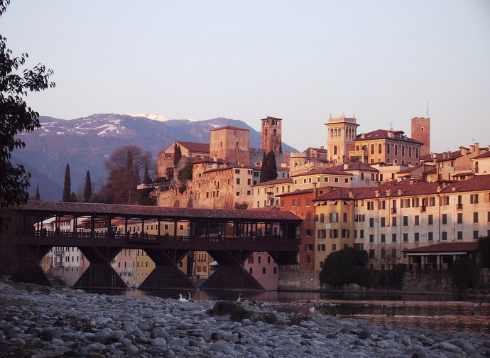 Ponte Vecchio o Ponte degli Alpini (foto Mtt, licenza CC) Ponte Vecchio o Ponte degli Alpini (foto Mtt, licenza CC)