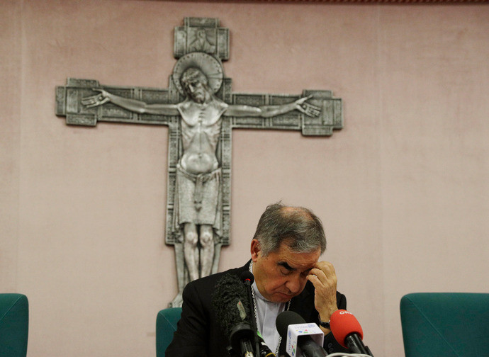 Il cardinale Becciu Il cardinale Becciu