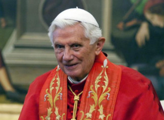 Benedetto XVI, padre e maestro in tempi di crisi