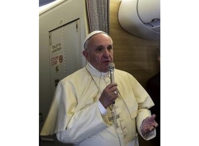 Papa Francesco sull'aereo di ritorno dall'Africa Papa Francesco sull'aereo di ritorno dall'Africa