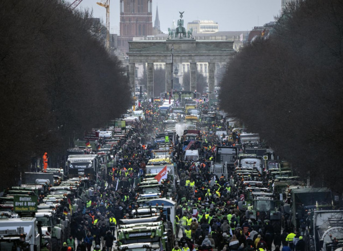 Marcia dei trattori a Berlino (La Presse) Marcia dei trattori a Berlino (La Presse)