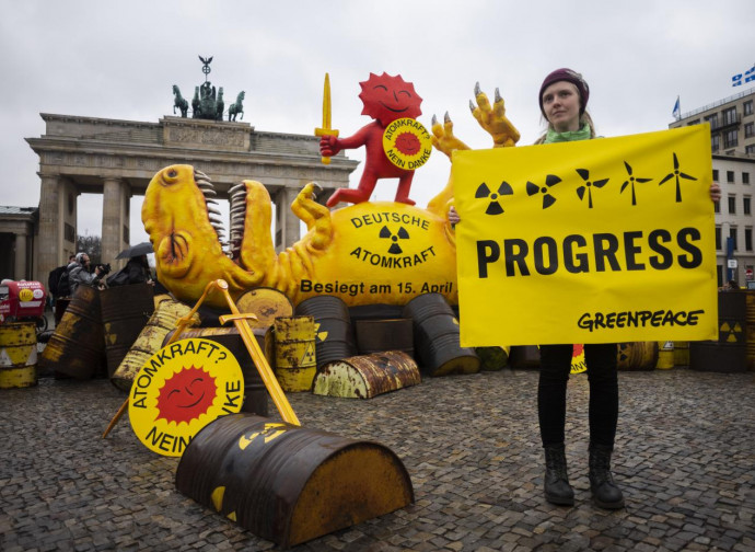 Ecologisti a Berlino dopo la chiusura delle centrali