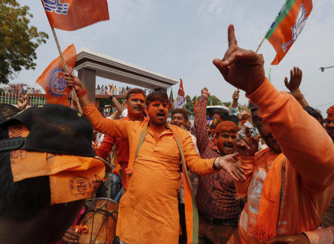 Sostenitori del Bjp (nazionalisti indù) nell'Uttar Pradesh