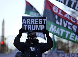 Un complotto per salvare la democrazia. Da Trump
