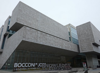 Bocconi woke, sospeso chi deride i bagni gender neutral