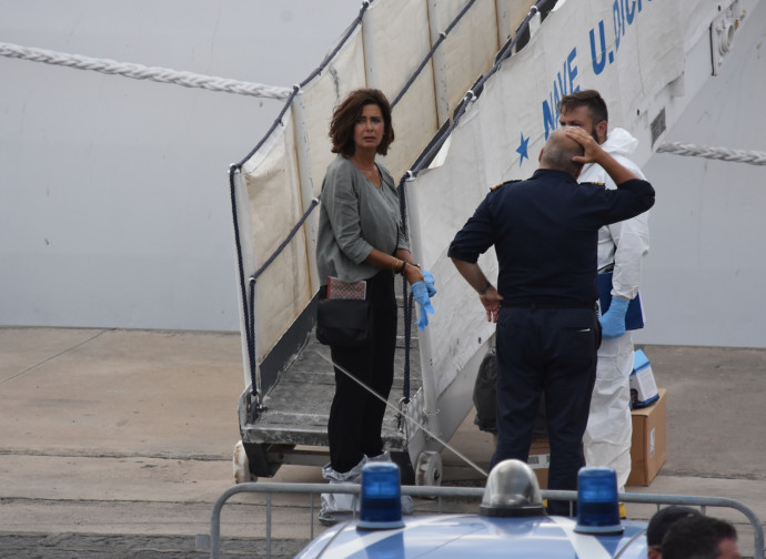 La Boldrini sale a bordo della Diciotti La Boldrini sale a bordo della Diciotti