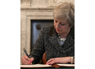 La lettera della May: separazione dolce dall'Ue