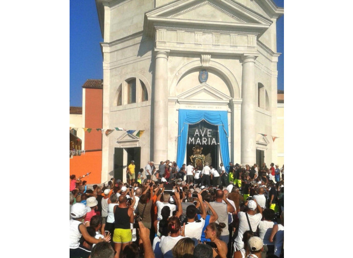 Il santuario dell'Apparizione sull'isola di Pellestrina (Venezia) Il santuario dell'Apparizione sull'isola di Pellestrina (Venezia)