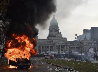 Argentina: scoppia la protesta contro Milei, ma la sua legge passa