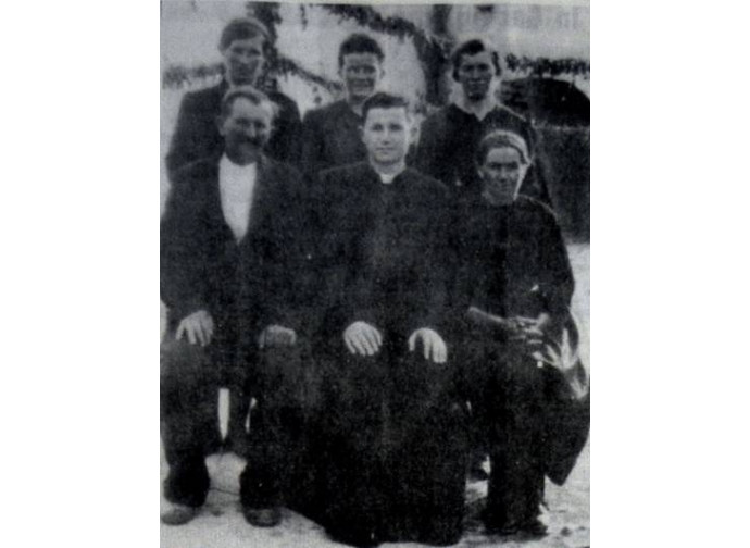 Don Miro Bulesic e la sua famiglia Don Miro Bulesic e la sua famiglia