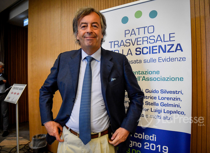 Il virologo Burioni