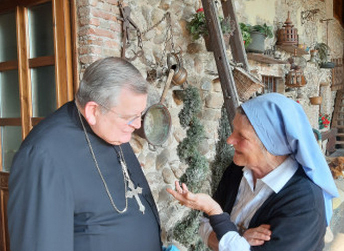Il cardinale Burke e suor Rosalina Il cardinale Burke e suor Rosalina