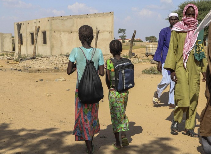 Burkina Faso, bambini muniti di bastone, per una prima autodifesa