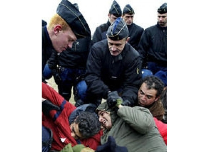 Disordini a Calais Disordini a Calais