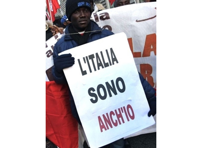 Immigrato che protesta