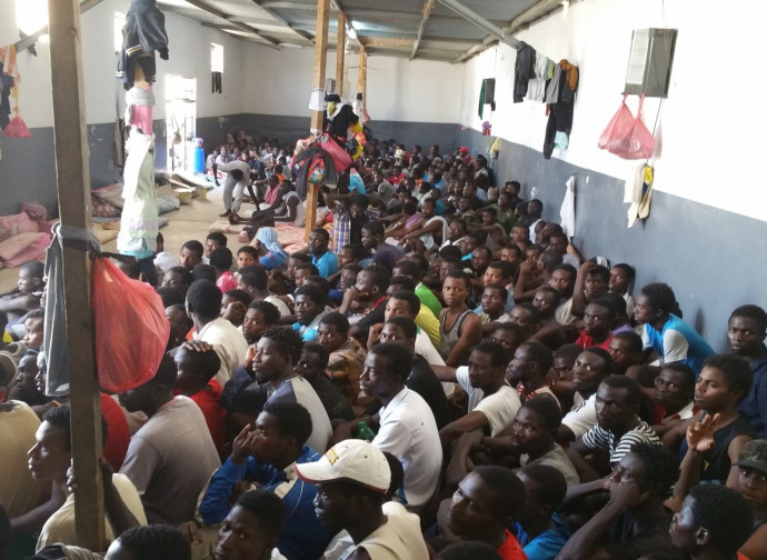 Uno dei campi profughi in Libia Uno dei campi profughi in Libia