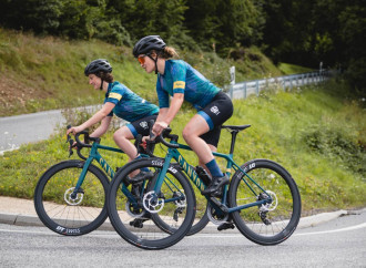 Ciclismo, via i trans dalle gare femminili