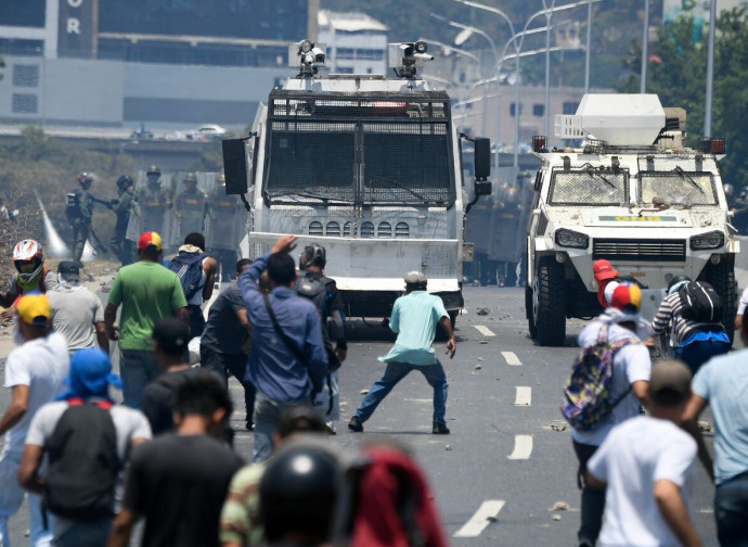 Caracas, scontri in piazza Caracas, scontri in piazza