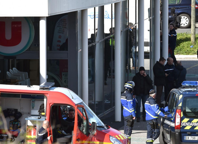 Il supermercato in ostaggio