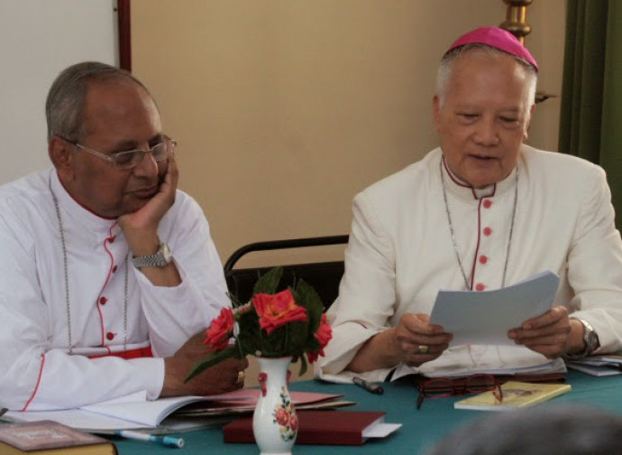 Il nunzio Van Tot (a destra) con l'Arcivescovo Ranjiit