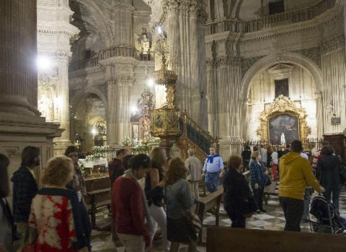 I fedeli "sloggiati" a Granada I fedeli "sloggiati" a Granada