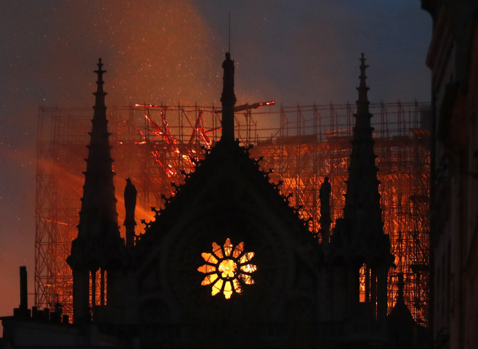 Parigi, l'incendio di Notre Dame