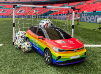 Auto arcobaleno per la finale Euro 2020