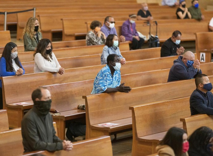 Chiesa con distanziamento