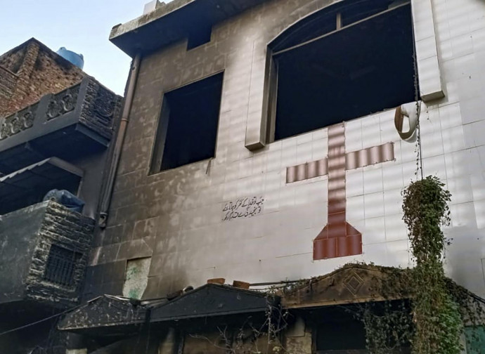 Una delle chiese bruciate a Jaranwala Una delle chiese bruciate a Jaranwala