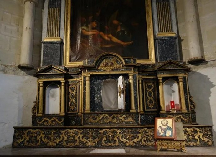 Tabernacolo profanato nella chiesa di Saint-Symphorien, in Francia Tabernacolo profanato nella chiesa di Saint-Symphorien, in Francia