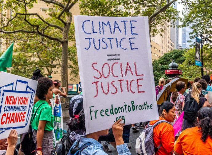 "Giustizia climatica = giustizia sociale" "Giustizia climatica = giustizia sociale"