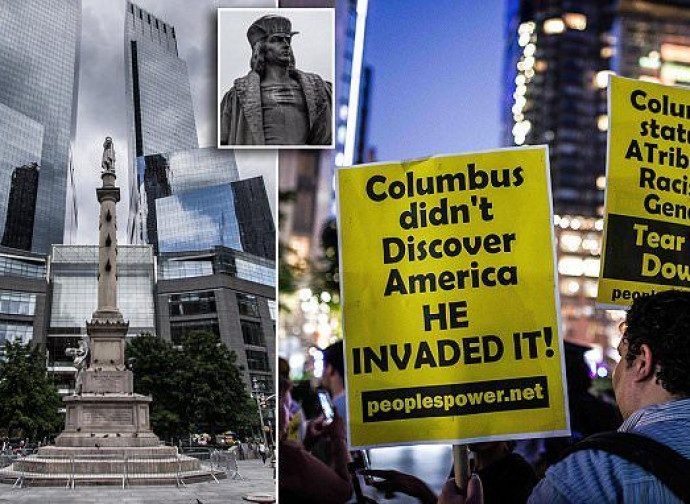 Protesta a New York contro la statua di Cristoforo Colombo Protesta a New York contro la statua di Cristoforo Colombo