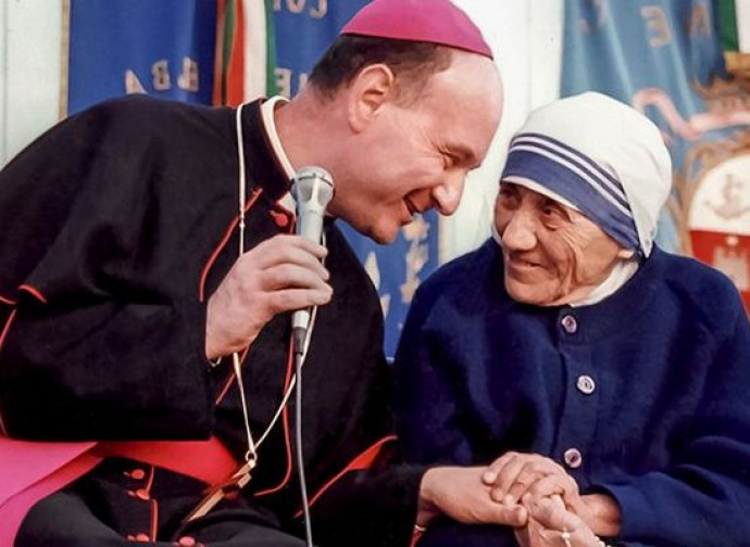 Monsignor Comastri con Madre Teresa di Calcutta Monsignor Comastri con Madre Teresa di Calcutta