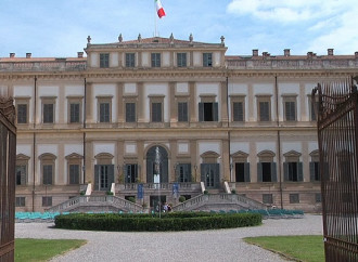 Villa reale di Monza tinta di arcobaleno