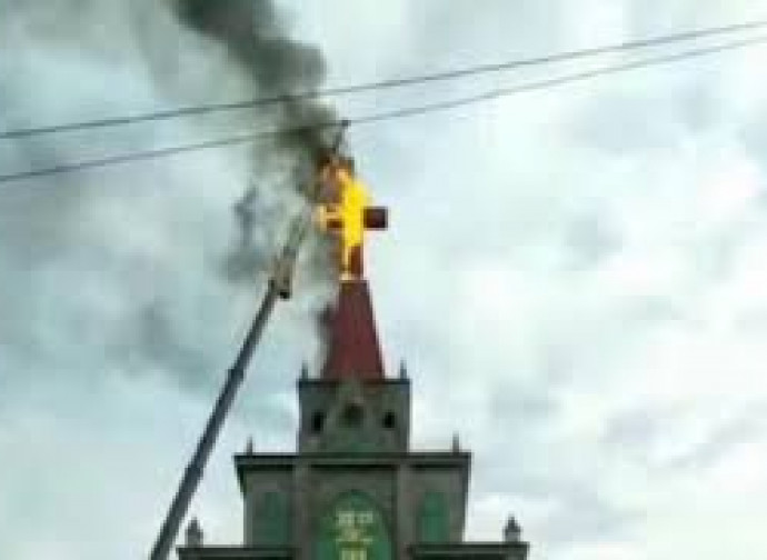 Croce bruciata nello Henan