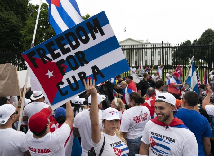 Manifestazione di cubani di fronte alla Casa Bianca