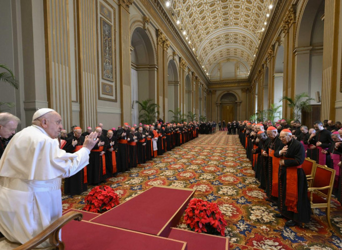 Papa Francesco durante gli Auguri della Curia Romana (La Presse) Papa Francesco durante gli Auguri della Curia Romana (La Presse)