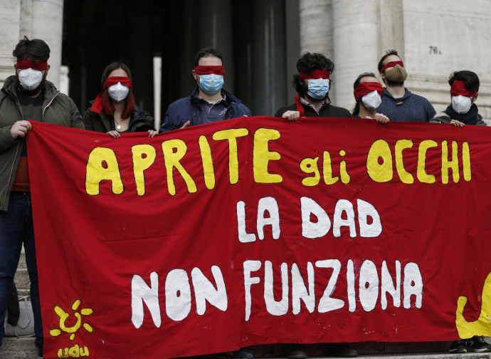 2021: protesta contro la DAD