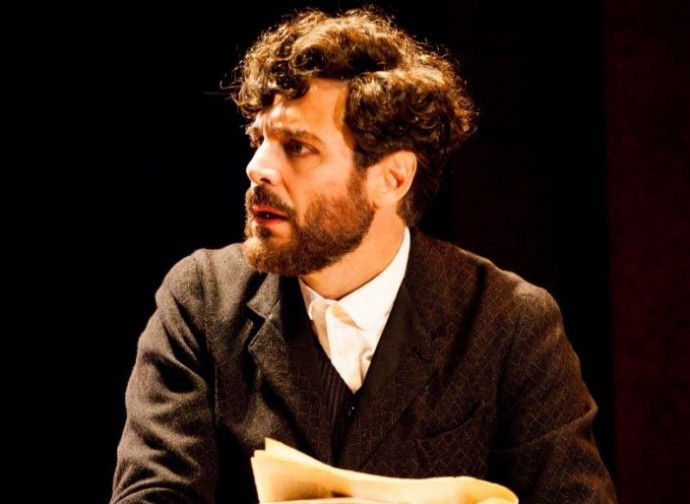 Daniele Pecci nel Fu Mattia Pascal (2018) Daniele Pecci nel Fu Mattia Pascal (2018)