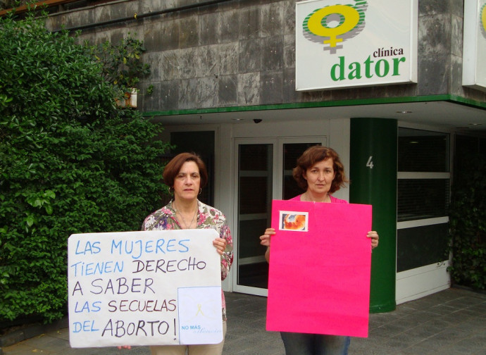 La clinica dove avrebbero abortito le sue ragazze