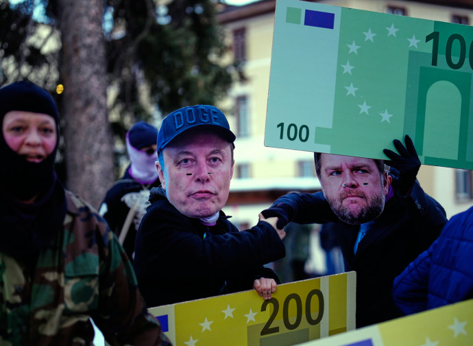 Davos, protesta contro Trump e Musk (La Presse)