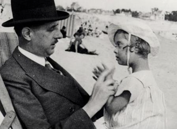 De Gaulle con la figlia Anne De Gaulle con la figlia Anne