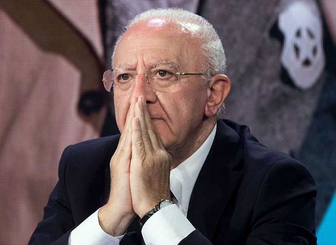 Il governatore della Campania De Luca Il governatore della Campania De Luca