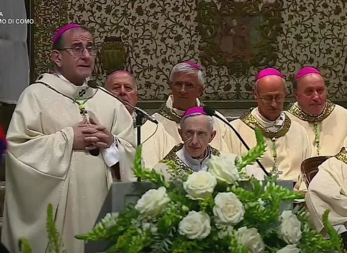 Monsignor Delpini nel duomo di Como