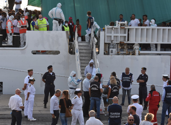 La Diciotti a Catania