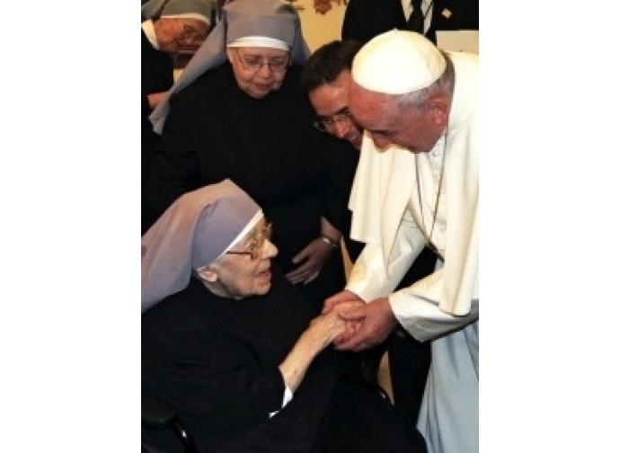 L'incontro tra papa Francesco e le Piccole suore durante le recente visita in Usa L'incontro tra papa Francesco e le Piccole suore durante le recente visita in Usa