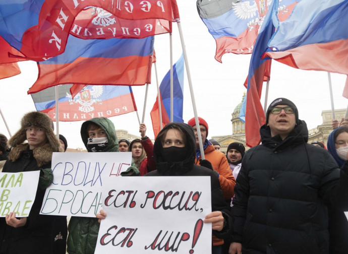Manifestazione pro-Donbass a San Pietroburgo, alla vigilia della guerra Manifestazione pro-Donbass a San Pietroburgo, alla vigilia della guerra