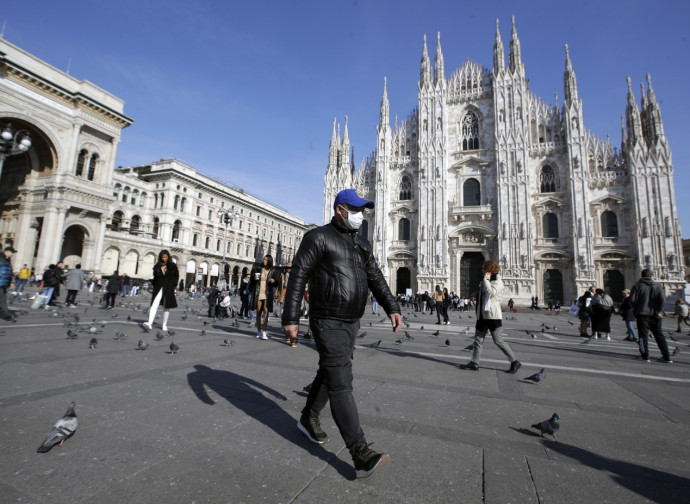 Il duomo di Milano chiuso per virus