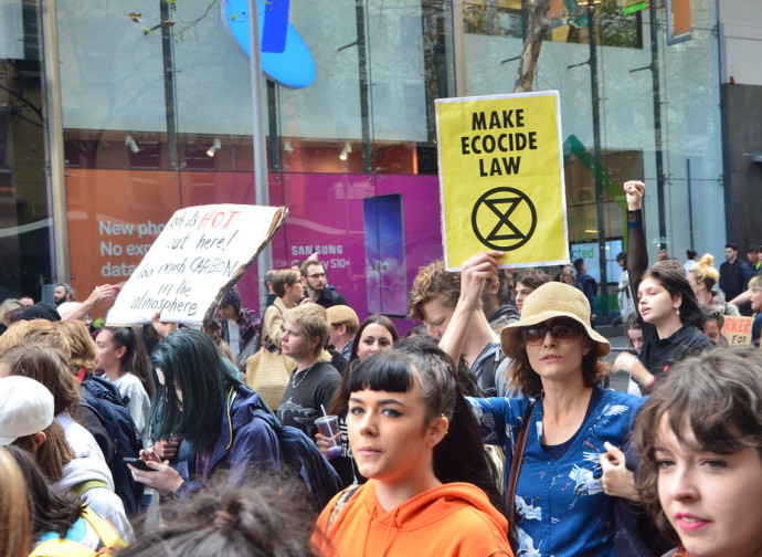 Attivisti ecologisti chiedono la legge contro l'ecocidio Attivisti ecologisti chiedono la legge contro l'ecocidio