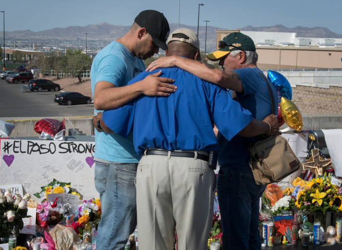 El Paso, preghiera per le vittime El Paso, preghiera per le vittime